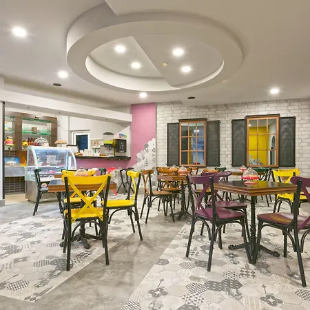 Monart Hotell 4*