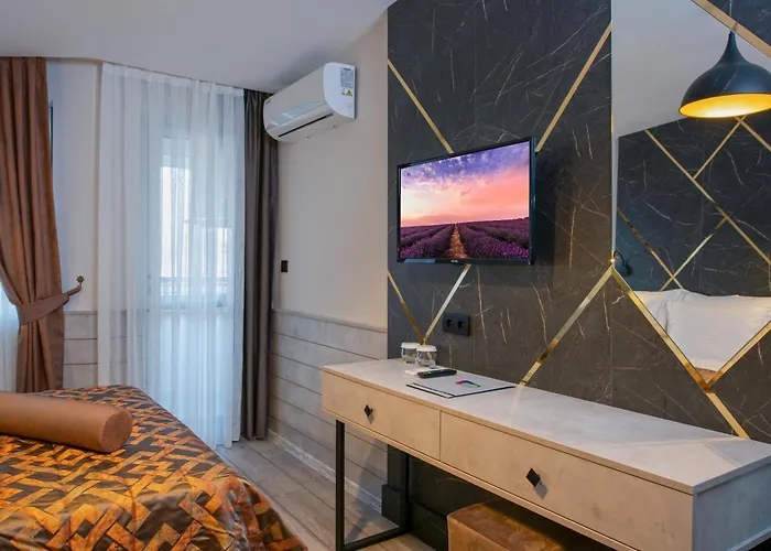 Monart Hotell 4*